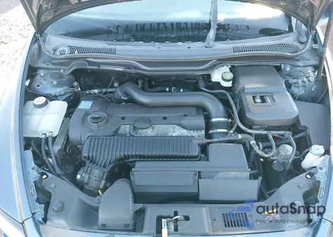 2010 Volvo V50 T5 R-Design from USA, damaged, VIN YV1672MJ0A2548360